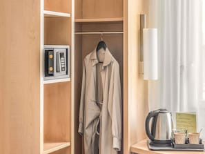 Standard Room, Multiple Beds - ibis Lugano Paradiso (Paradiso)