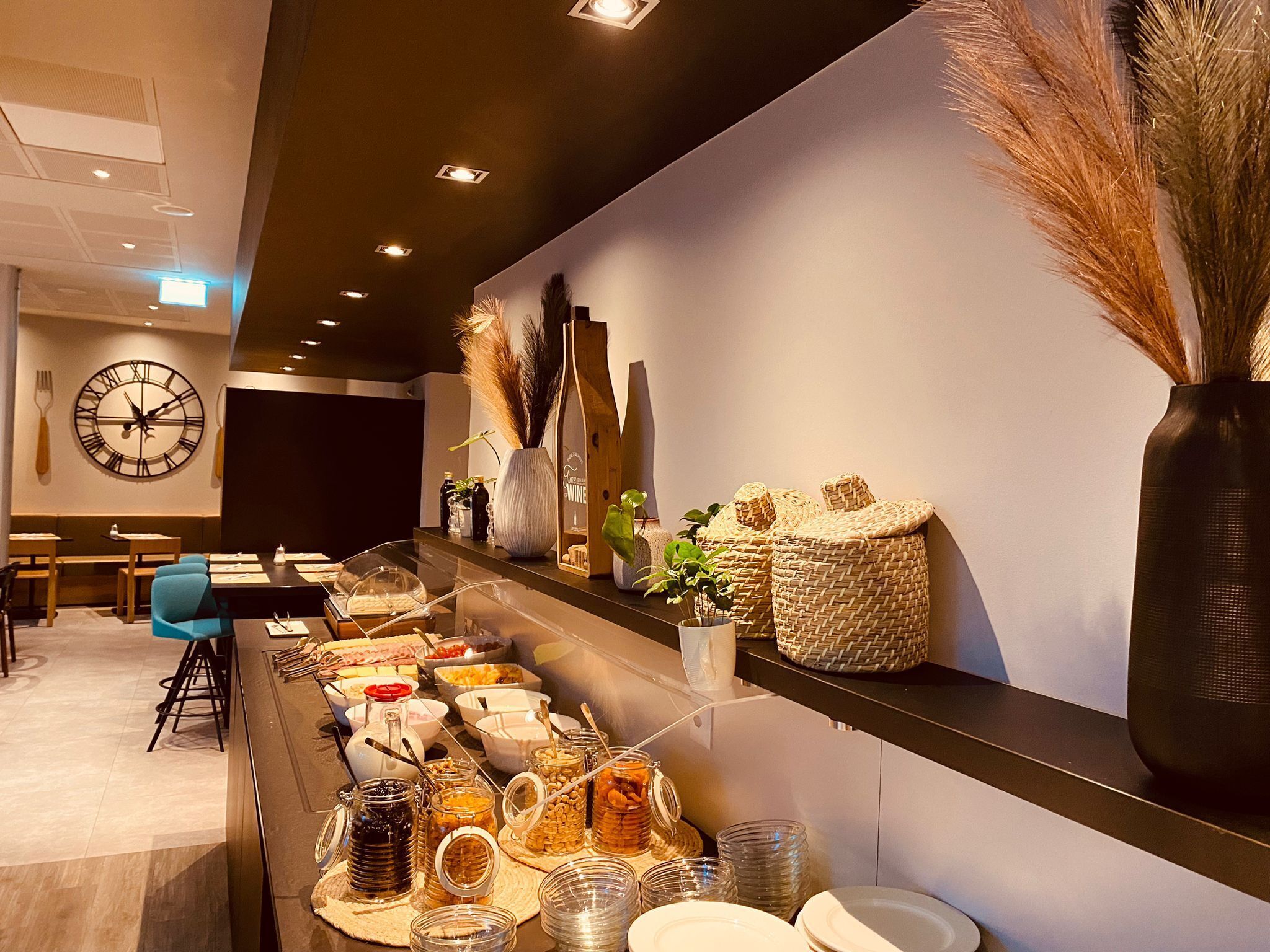 daily continental breakfast (chf 26 per person)