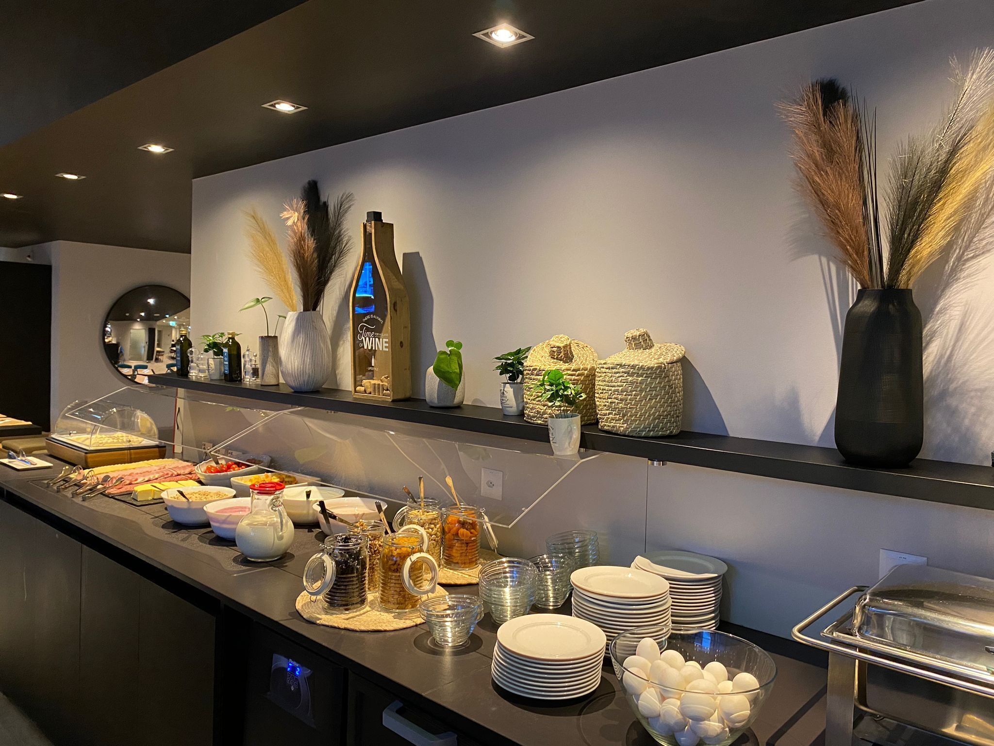 daily continental breakfast (chf 26 per person)