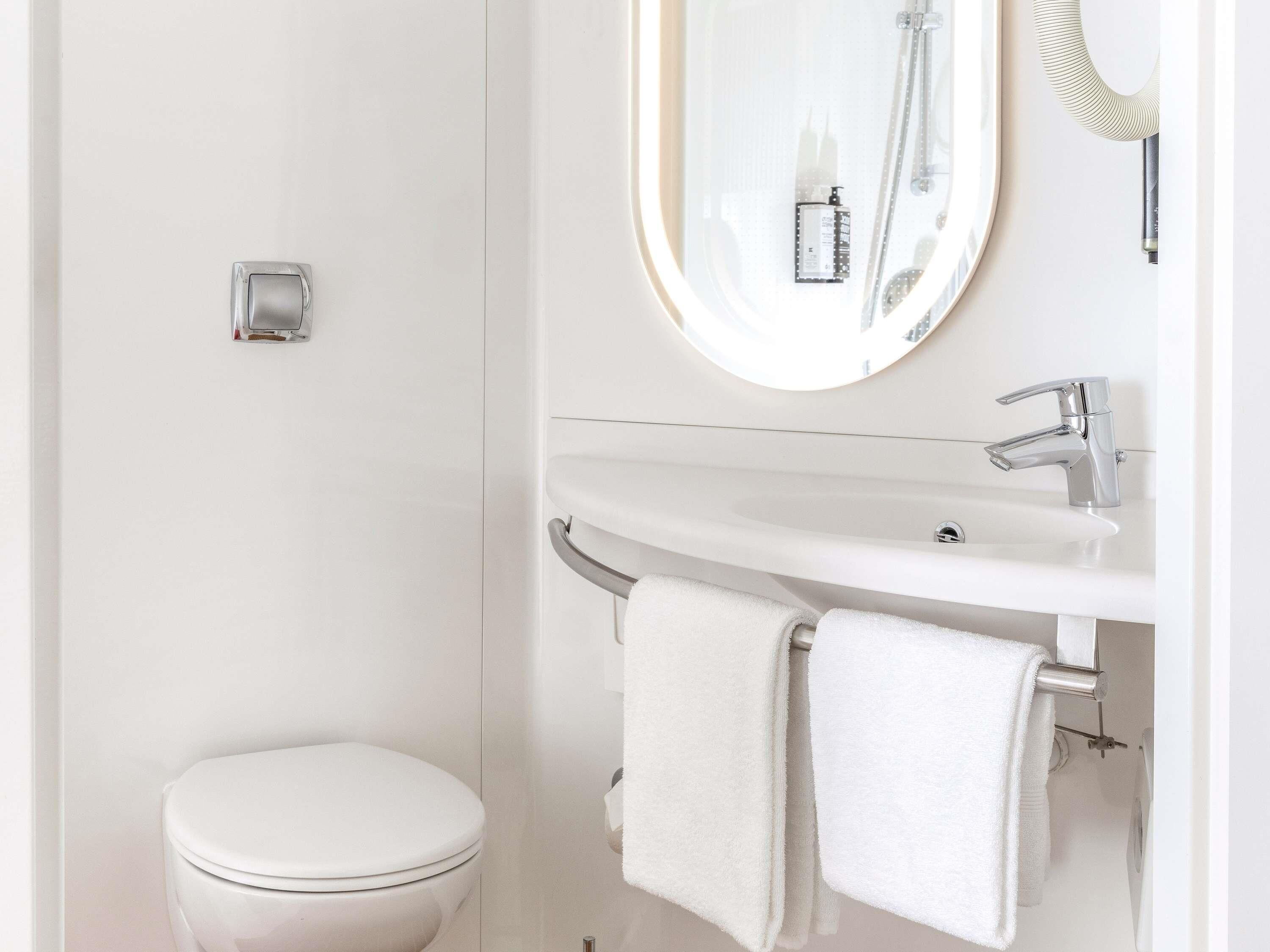 hypo-allergenic bedding, desk, soundproofing, free wifi