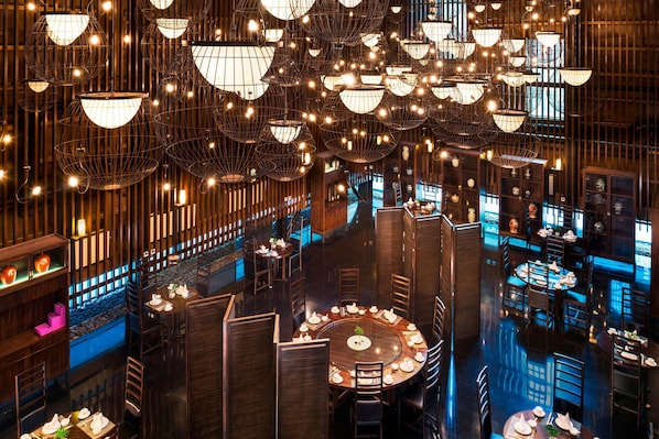 3 restaurants, breakfast, lunch, dinner served; Chinese cuisine