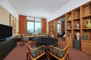 Executive Suite, 1 King Bed | Premium bedding, minibar, in-room safe, iron/ironing board - The Westin Xian (Xi'an)