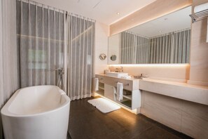 Family Studio Suite, 2 Bedrooms | Bathroom - The Westin Xian (Xi'an)