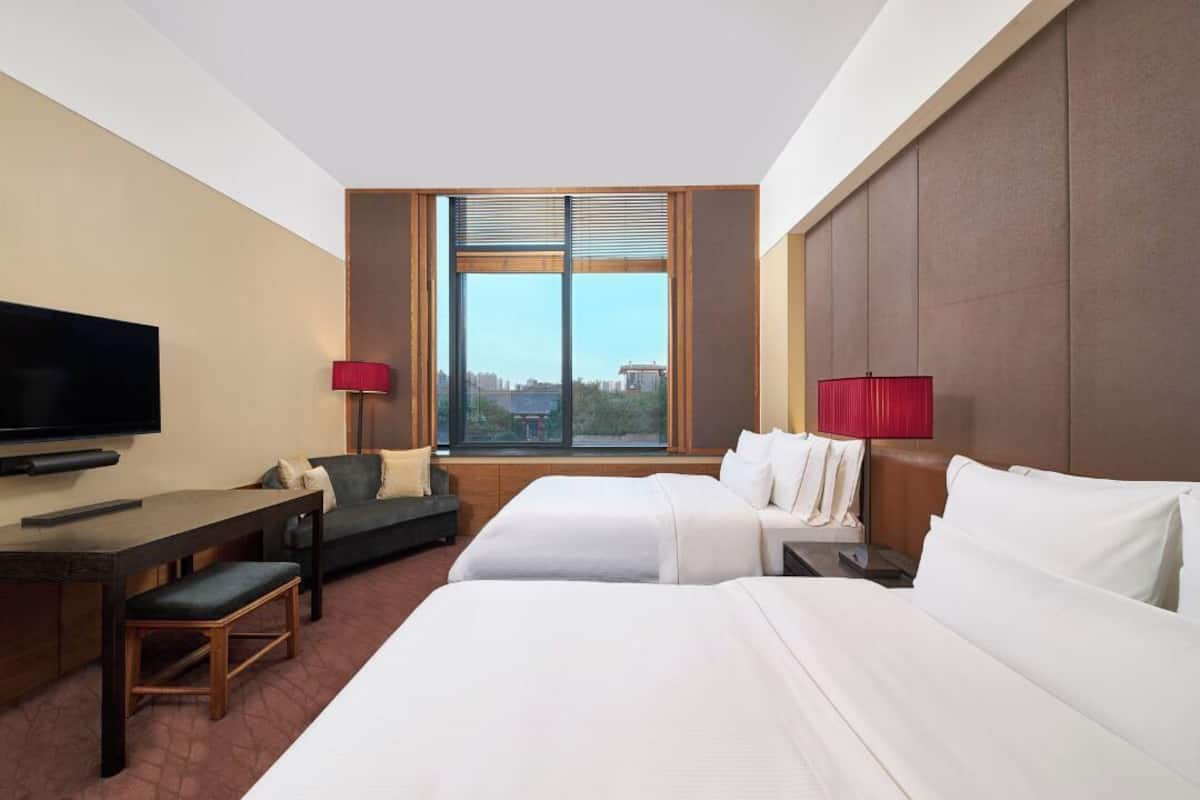 Ropa de cama de alta calidad, camas con efecto memoria y minibar