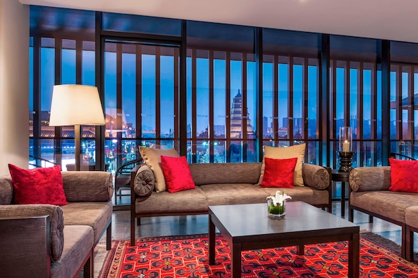 Pagoda Room, Club Lounge Access, 1 King Bed | Lounge | Lobby lounge