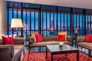 Pagoda Room, Club Lounge Access, 1 King Bed | Lounge