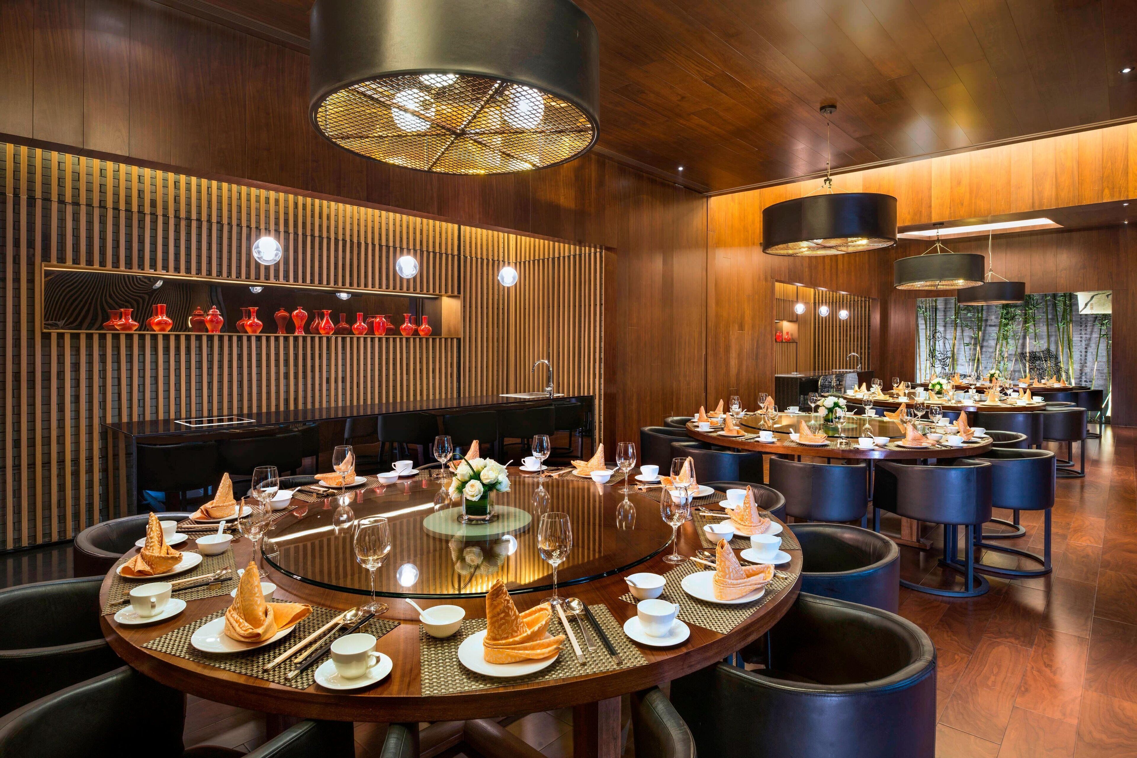 3 restaurants, breakfast, lunch, dinner served; chinese cuisine