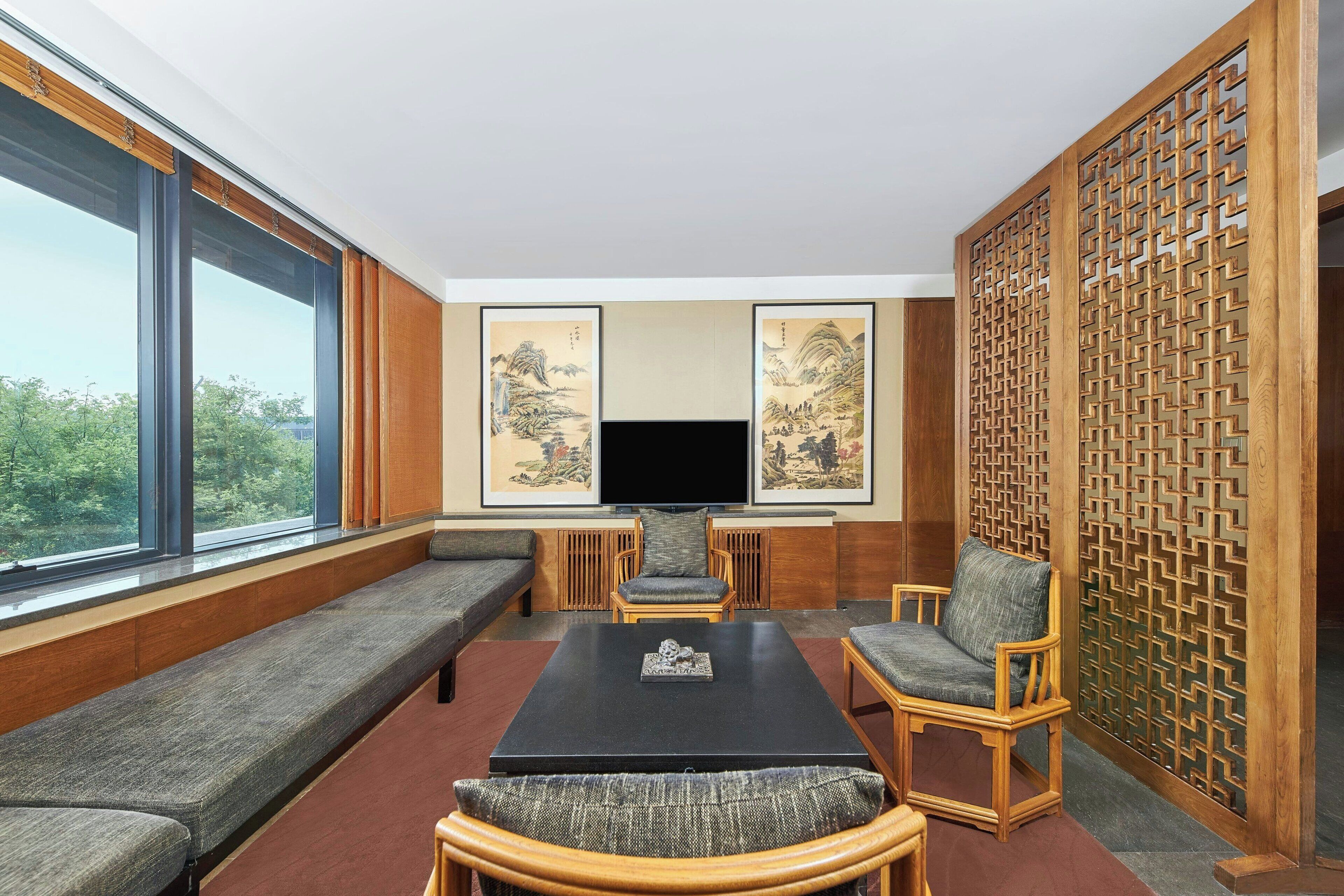 executive suite, 1 bedroom | living room | lcd tv, fireplace, ipod dock, toys