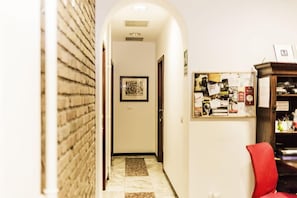 Interior entrance - Maison Colosseo (Rome)