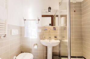 淋浴設備、免費梳洗用品、風筒、坐浴桶