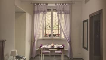 Standard-Doppelzimmer | Essbereich im Zimmer