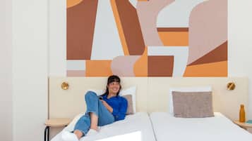 Desk, soundproofing, free cribs/infant beds, free WiFi