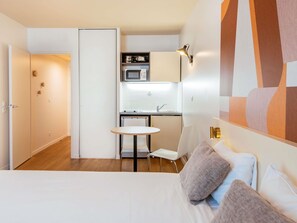 Desk, soundproofing, free cribs/infant beds, free WiFi - Aparthotel Adagio Access Paris Asnières (Asnieres-sur-Seine)