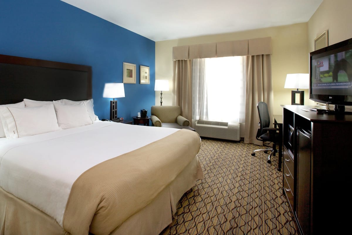 1 bedroom, in-room safe, desk, iron/ironing board