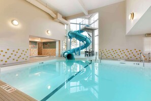 من حمّامات السباحة المغطاة، مقاعد للتشمس