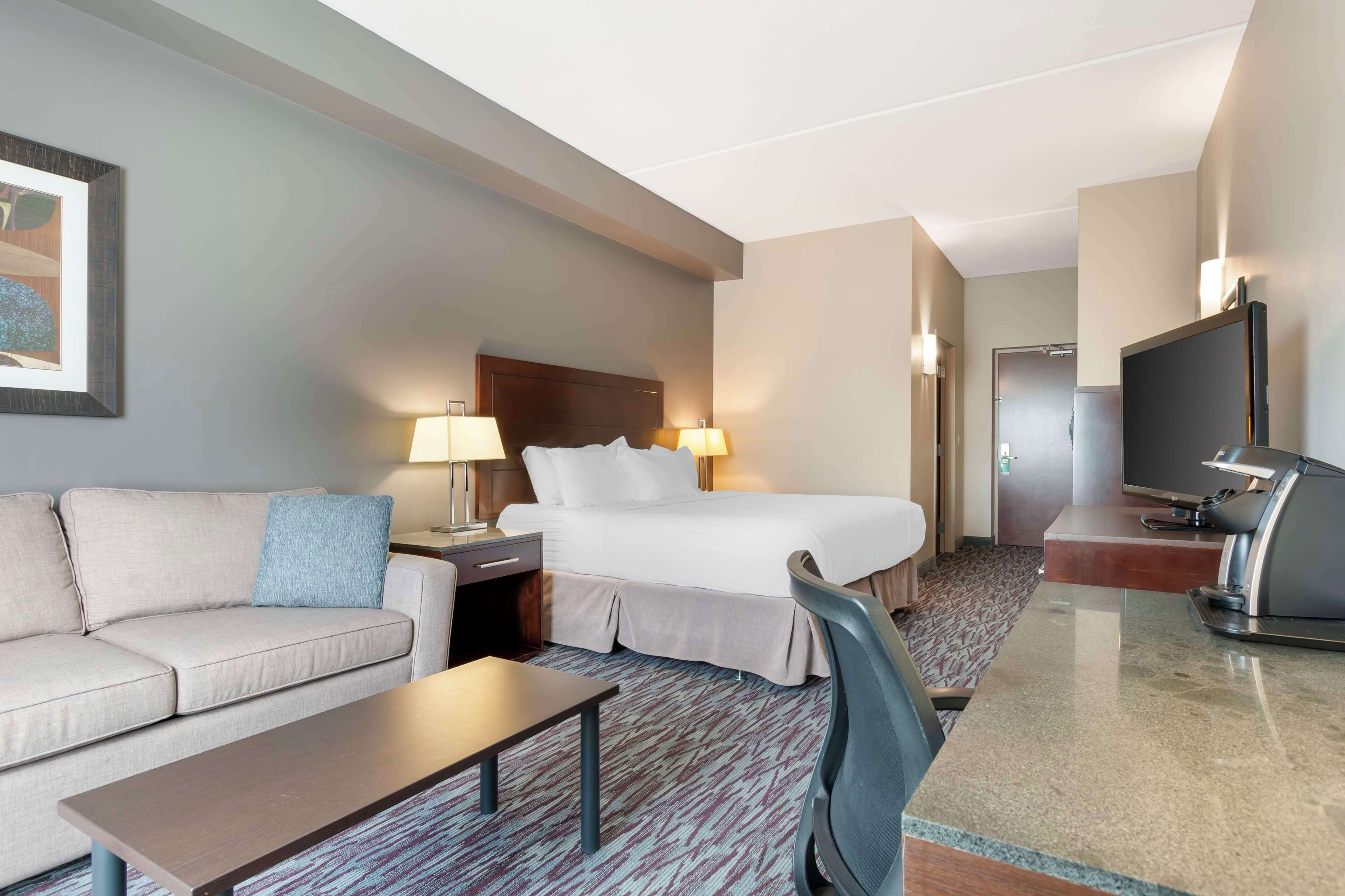 Pillow-top beds, in-room safe, desk, iron/ironing board