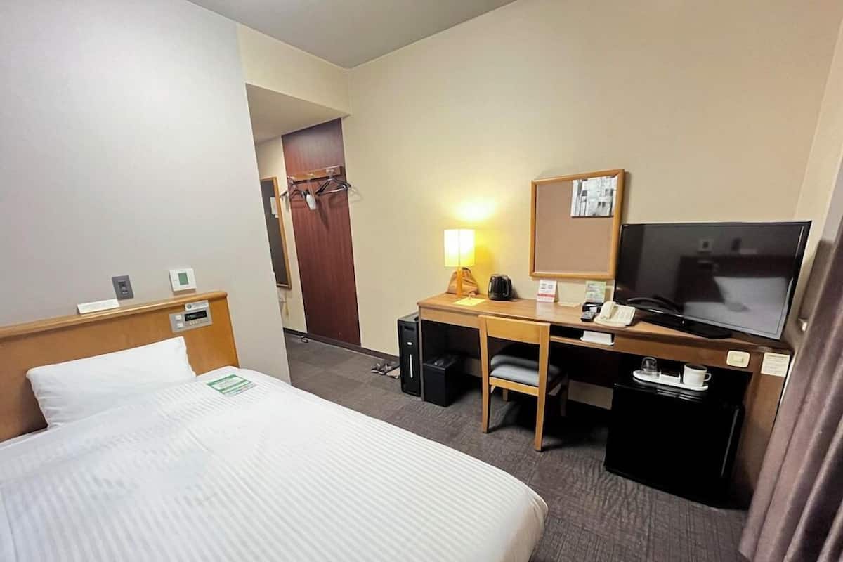 Desk, blackout drapes, iron/ironing board, free WiFi