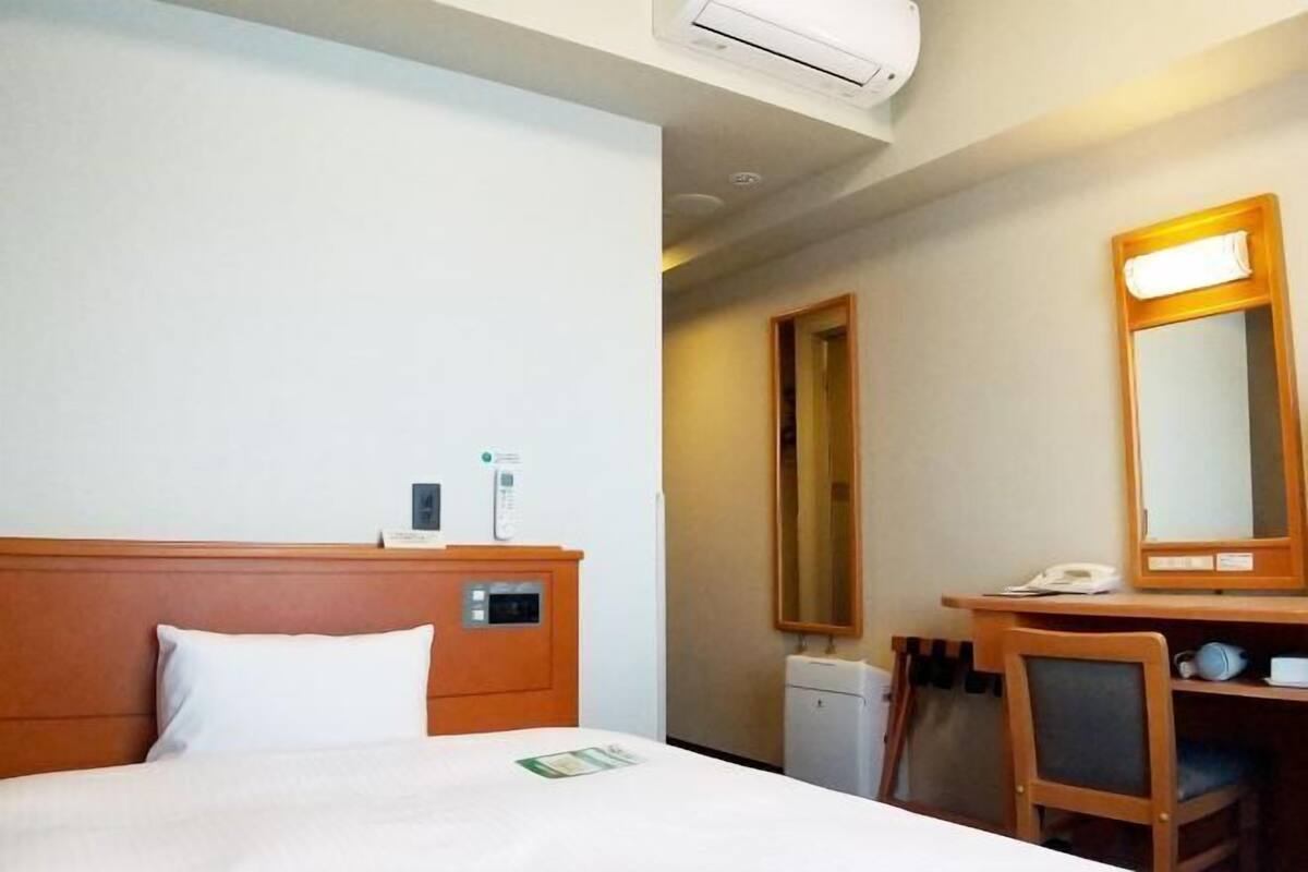 Desk, free WiFi, bed sheets