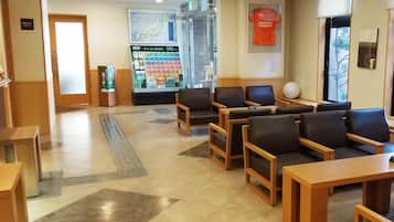 Área de estar no saguão