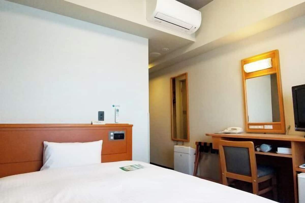 Meja, Wi-fi percuma, cadar katil