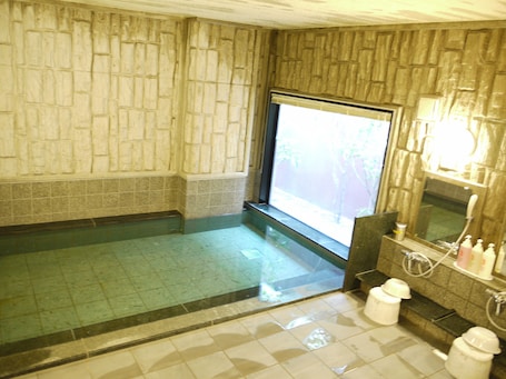 Bañera de hidromasaje exterior. Hotel Route-Inn Niigatakencho Minami