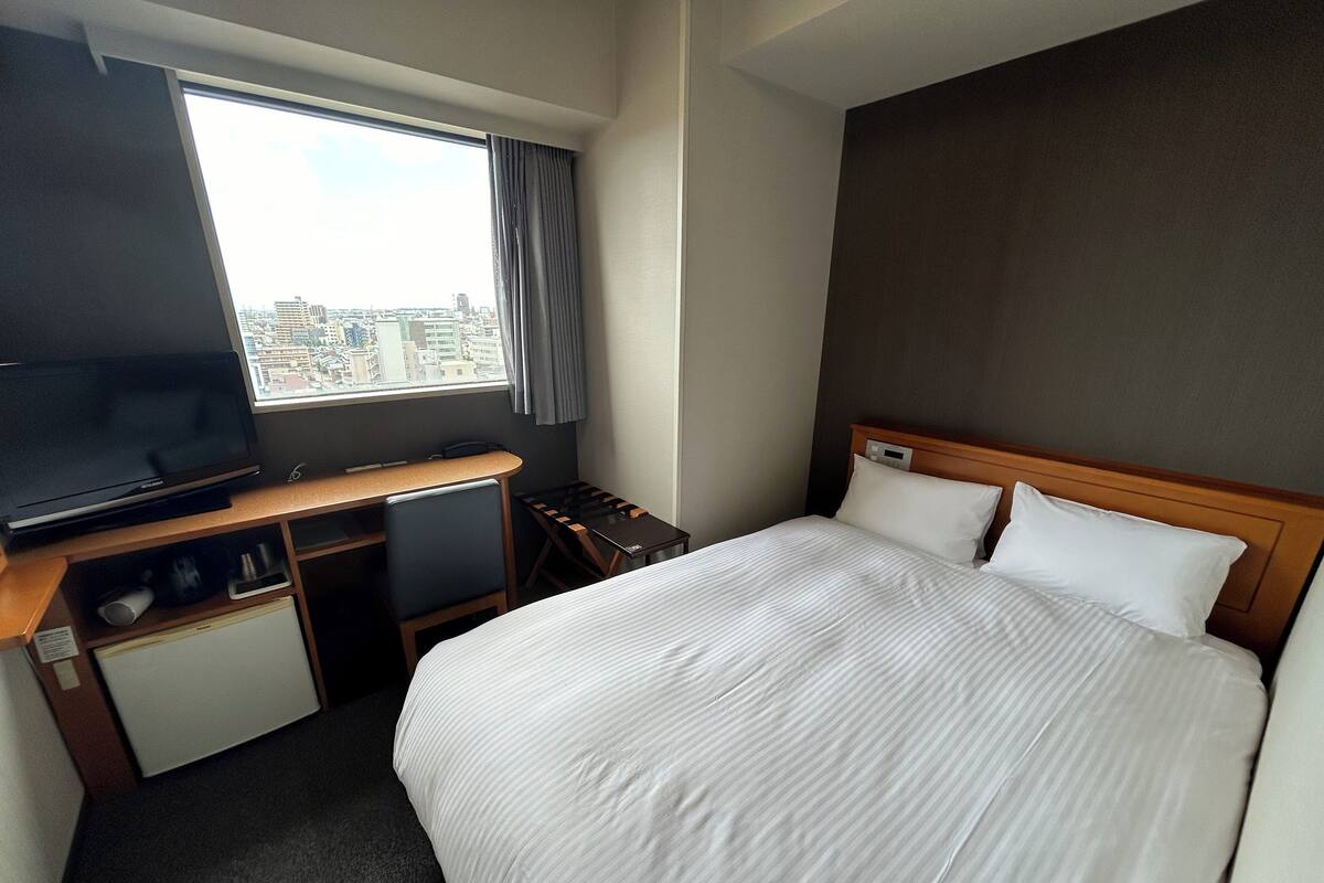 Desk, blackout drapes, iron/ironing board, free WiFi