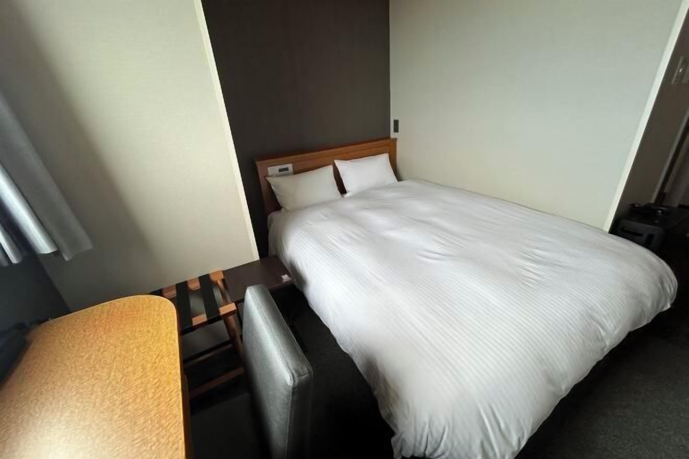 デスク、遮光カーテン、アイロン / アイロン台、WiFi (無料)