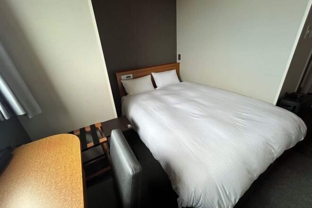 Desk, blackout drapes, iron/ironing board, free WiFi