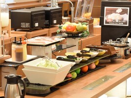 朝食 (ビュッフェ)、毎日提供 (無料)