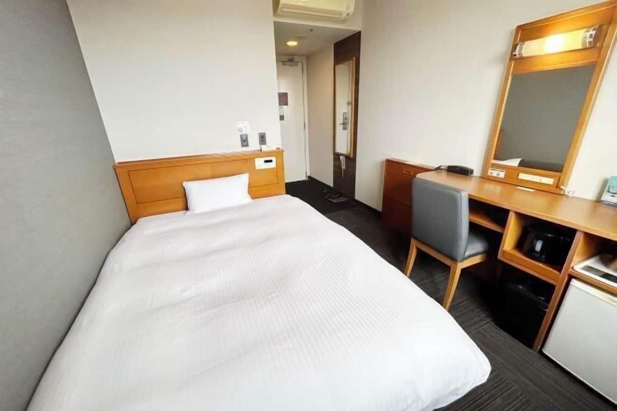 Desk, blackout drapes, iron/ironing board, free WiFi