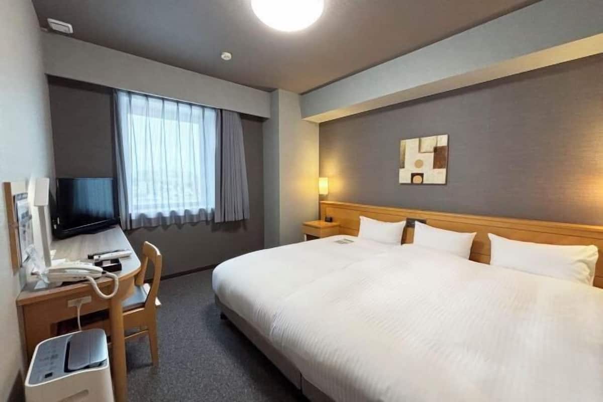 Premium bedding, Select Comfort beds, blackout curtains