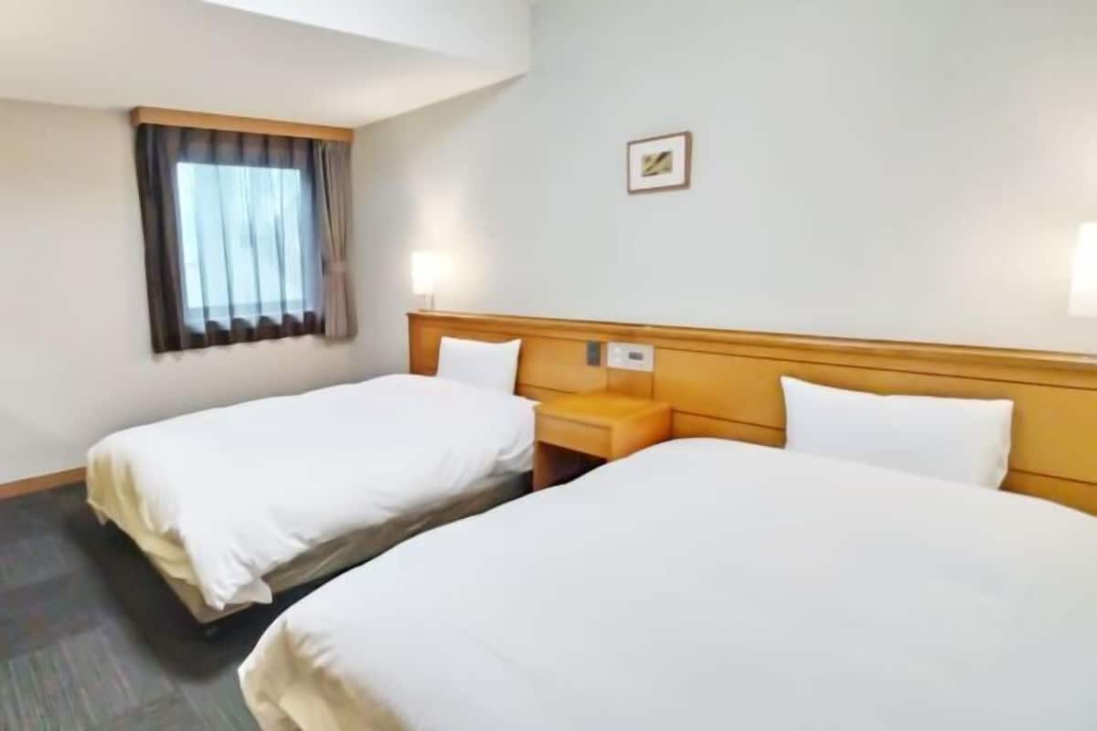 Desk, blackout drapes, free WiFi, bed sheets