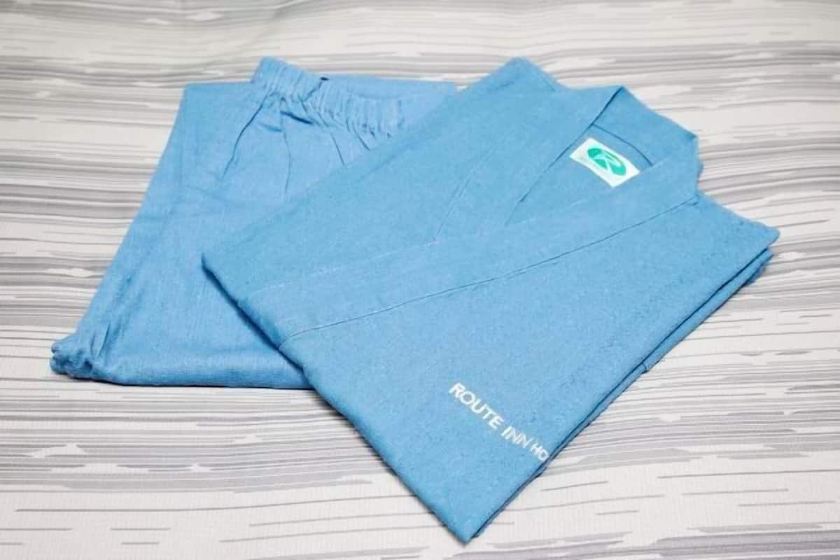 Escritorio, cortinas blackout, wifi gratis y ropa de cama