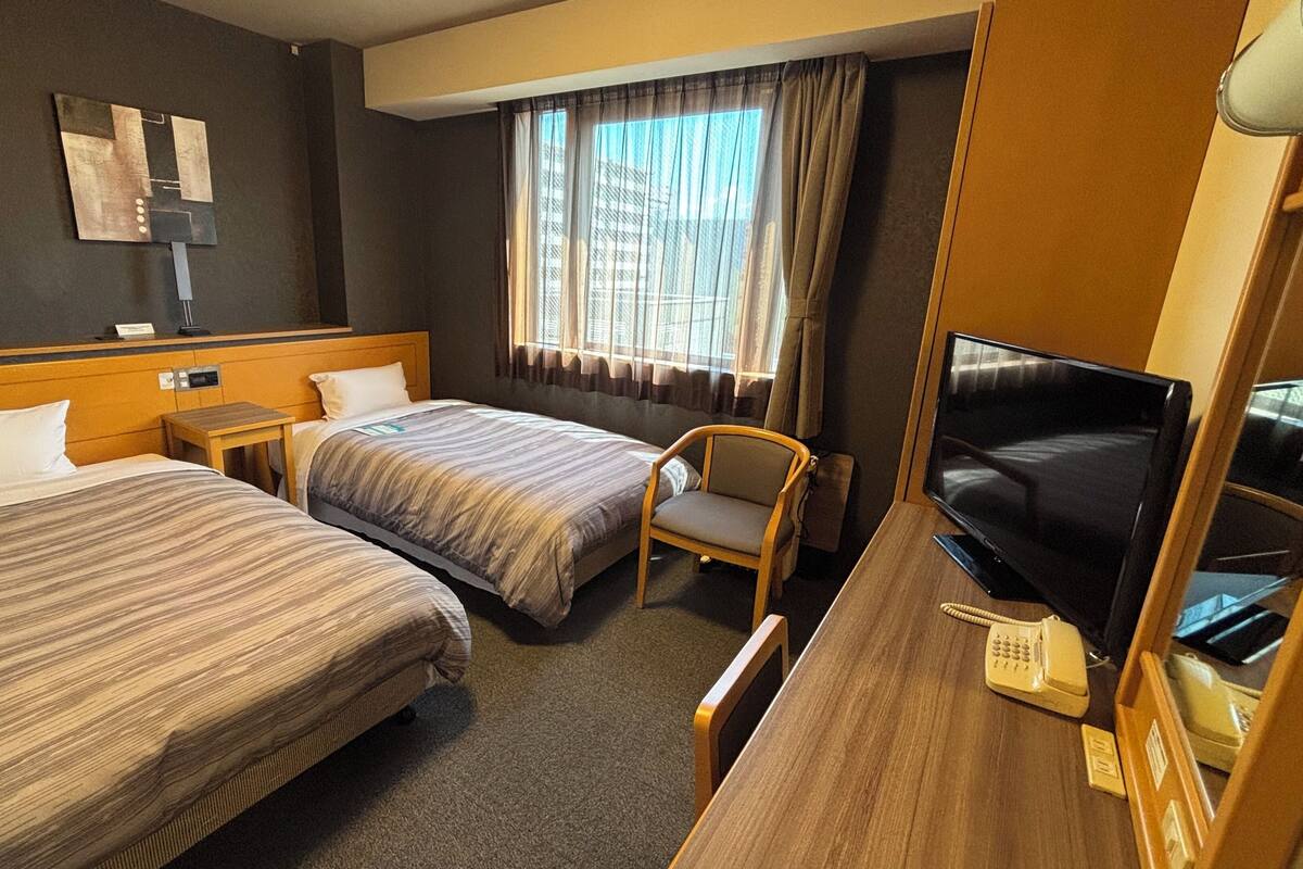 Desk, free WiFi, bed sheets