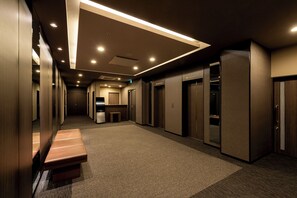 Elevator - Hotel Route-Inn Grand Tokyo Toyocho (Tokyo)