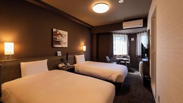 Skrivebord, wi-fi (inkludert) og sengetøy