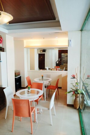 Lobby sitting area - Asia Light Hotel (Cebu)