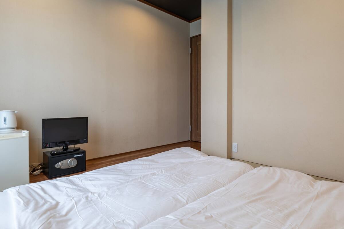 Japanese Room up to 4 guests (Non-Smoking) | Free WiFi, bed sheets