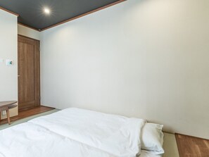 Japanese Room up to 4 guests (Non-Smoking)