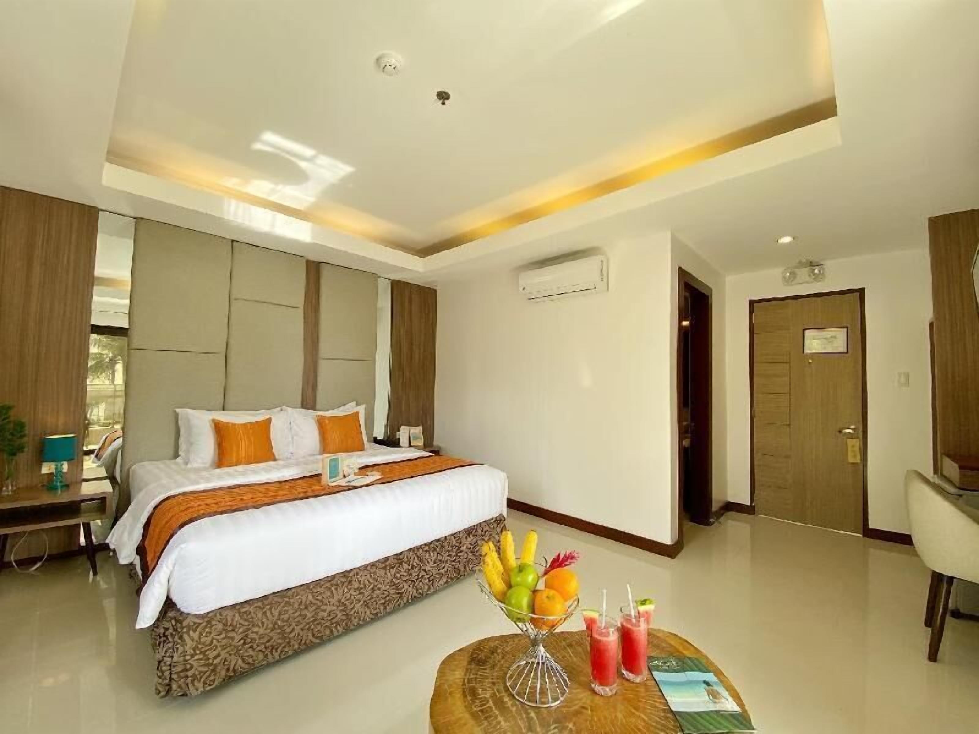 Minibar, Zimmersafe, Schreibtisch, laptopgeeigneter Arbeitsplatz