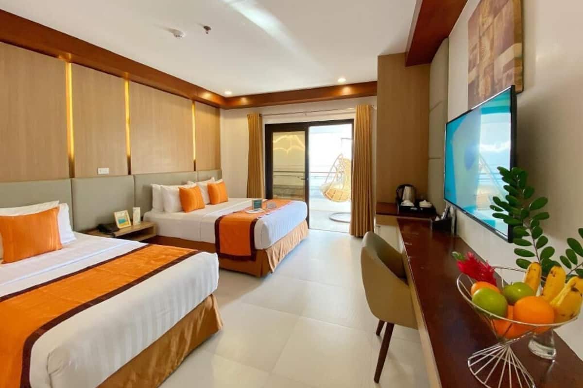 Minibar, safe på rommet, skrivebord og skrivebord for bærbar PC