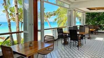 Phục vụ bữa sáng, bữa trưa, bữa tối, món ăn Philippines