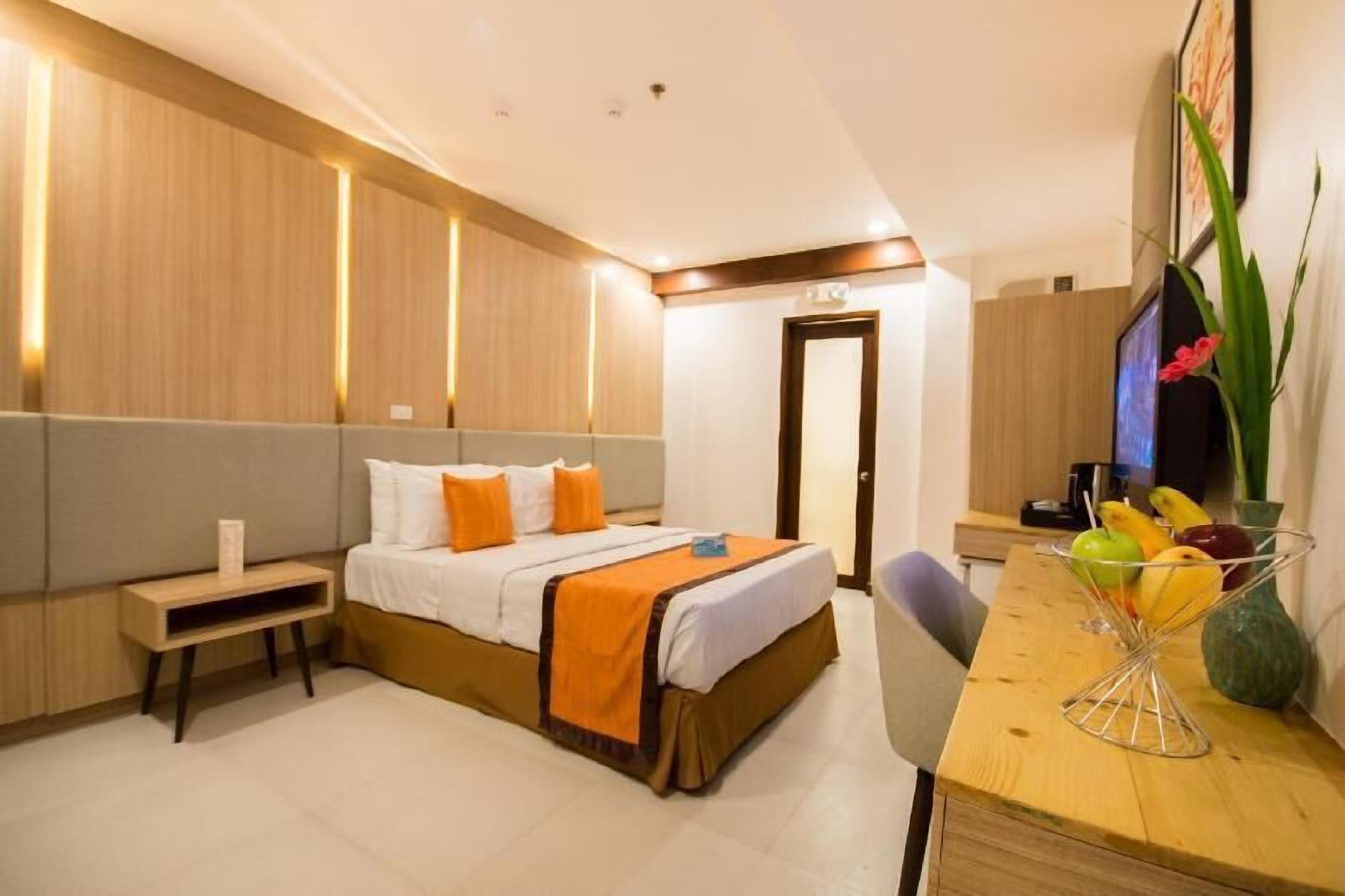 Minibar, safe på rommet, skrivebord og skrivebord for bærbar PC