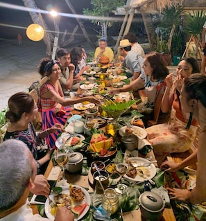 Breakfast, lunch, dinner served; Filipino cuisine