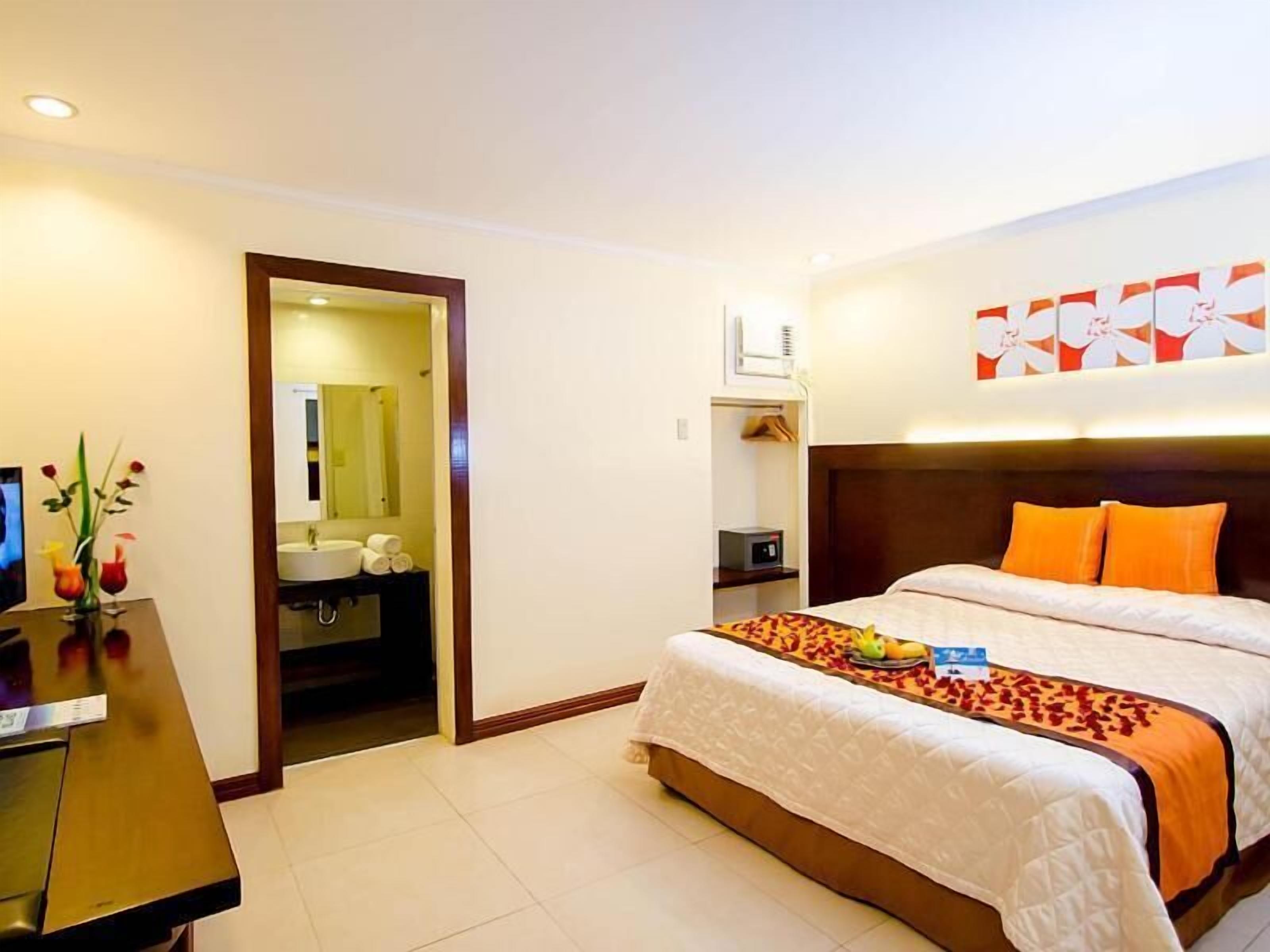 Minibar, caja fuerte, escritorio y espacio para trabajar con un portátil