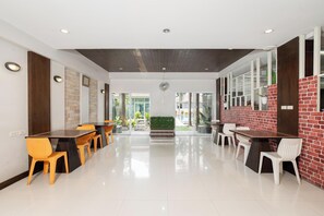 로비 좌석 공간