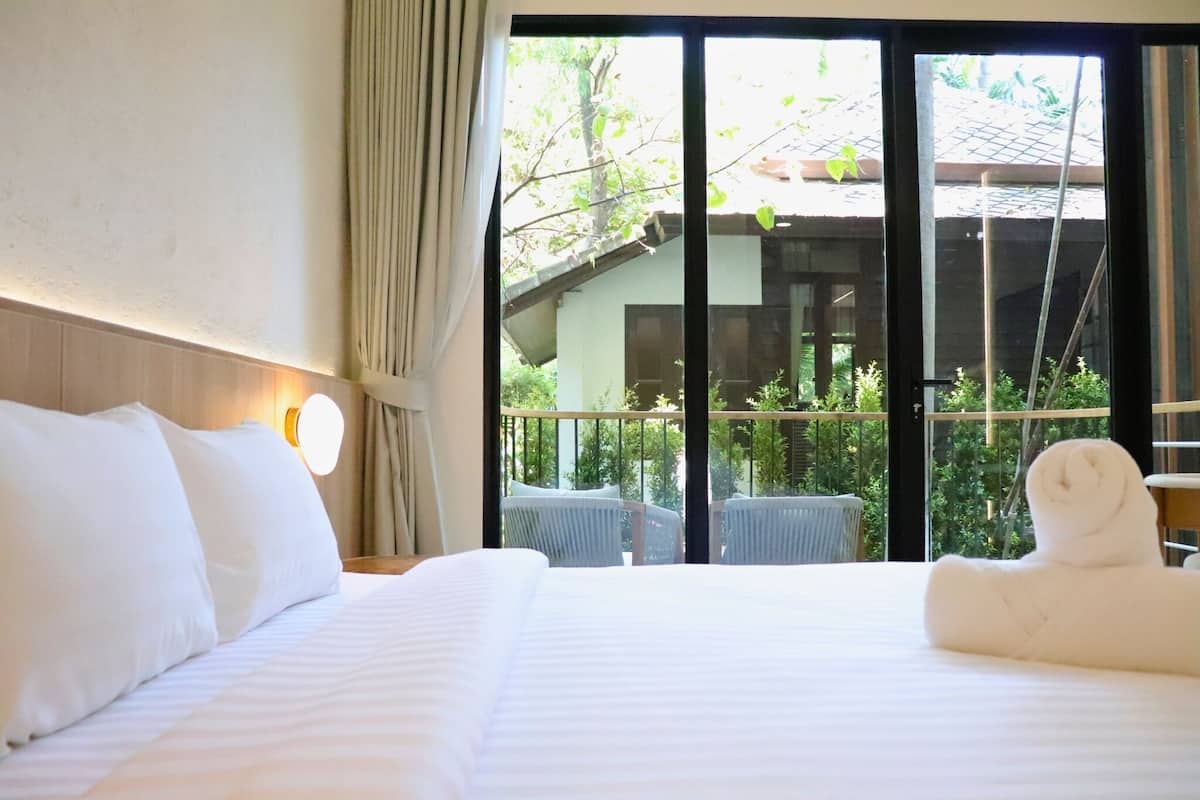 Premier King Room, Garden View