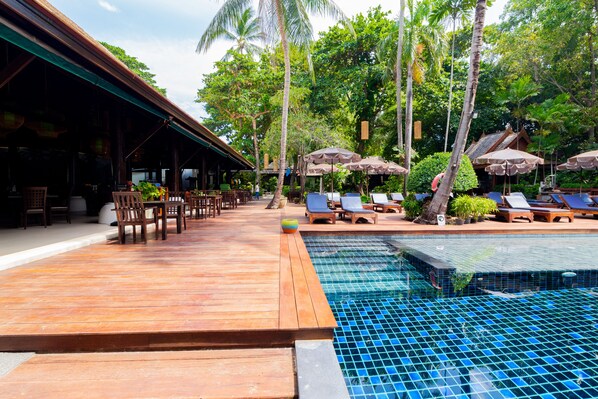 2 outdoor pools, pool umbrellas, sun loungers