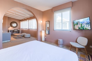 Superior Double Room, 1 Double Bed | Premium bedding, in-room safe, individually decorated - U-Sense Granada Centro (Granada)