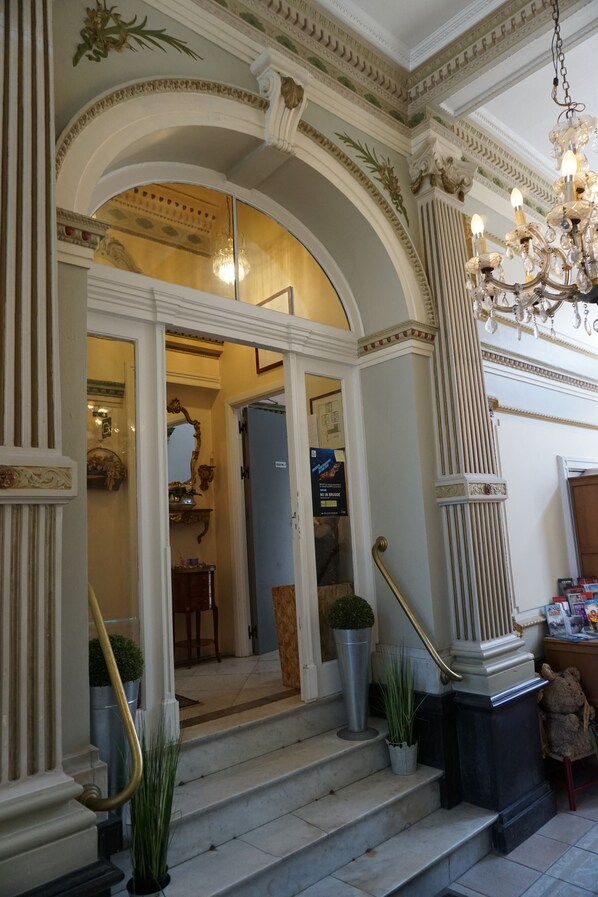 Interior entrance - Hotel Asiris (Bruges)